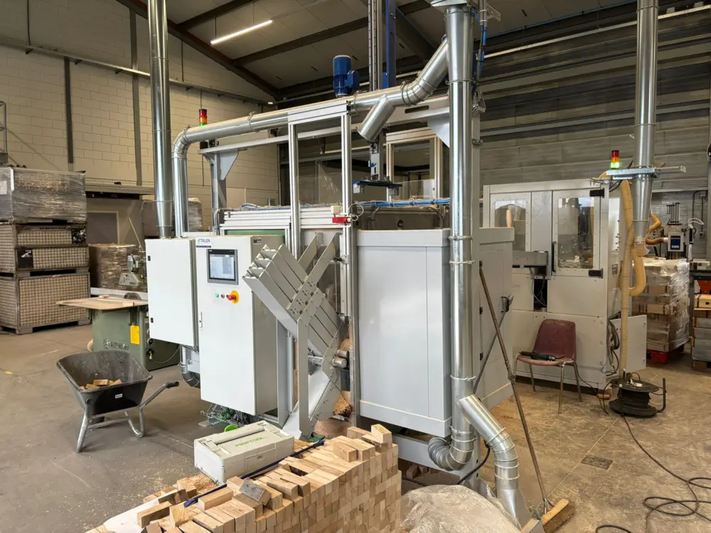 Nieuwe machine in de stelenfabriek
