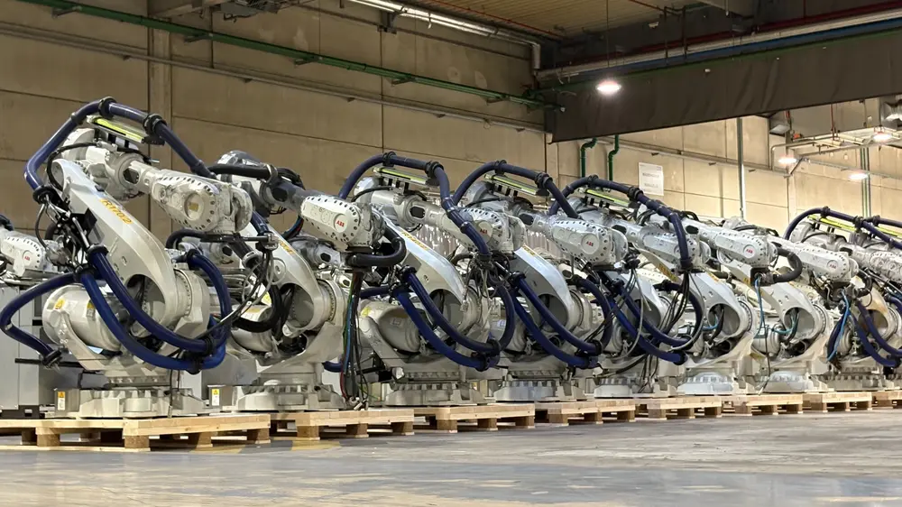 100 ABB-robots op een rij