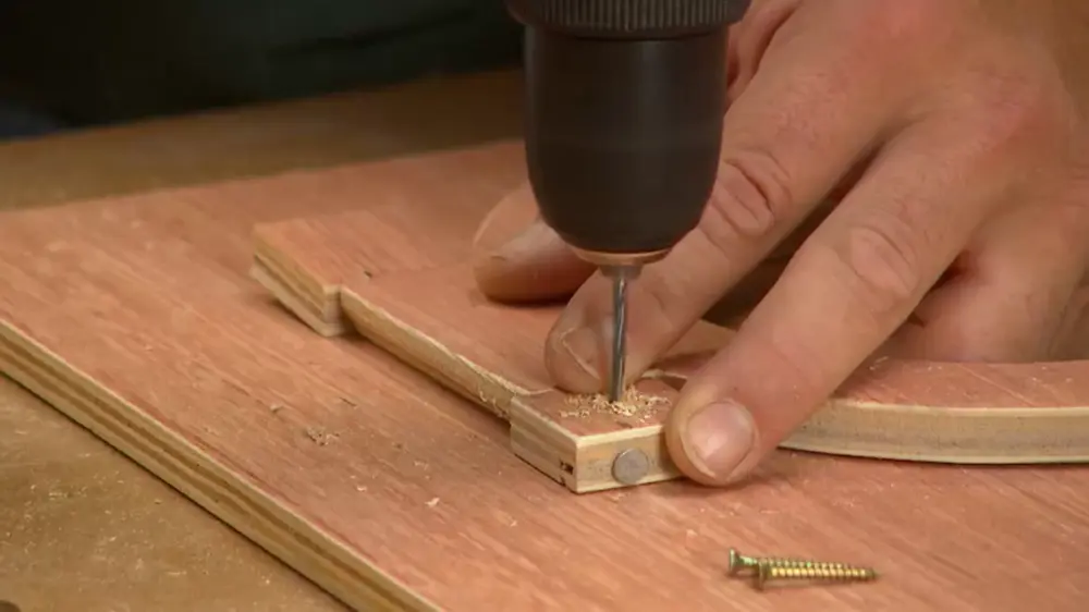 scharnier vastmaken op paneel