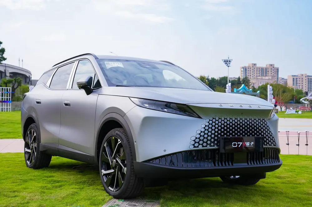 De OMODA 7 SHS-H: ruime SUV met intelligente parkeertechnologie