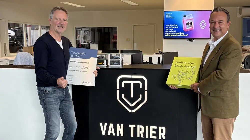 Frank Van Trier (zaakvoerder Van Trier Groep) en Dirk Belmans (manager partnership CarGarantie)