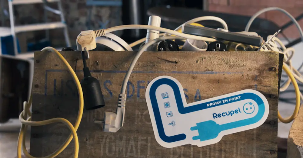 frans beeldje houten doos