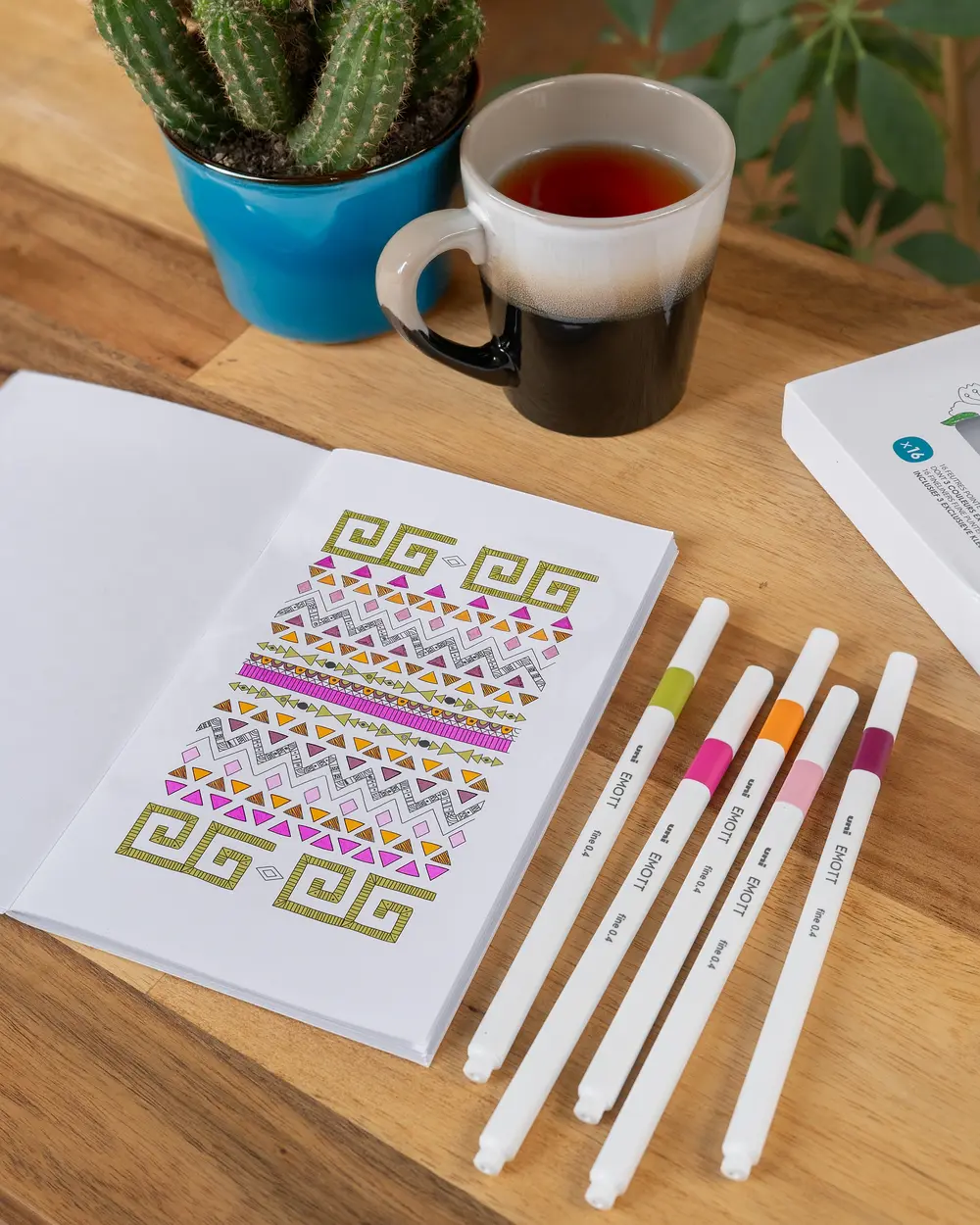 LE COFFRET DE COLORIAGES EMOTT :