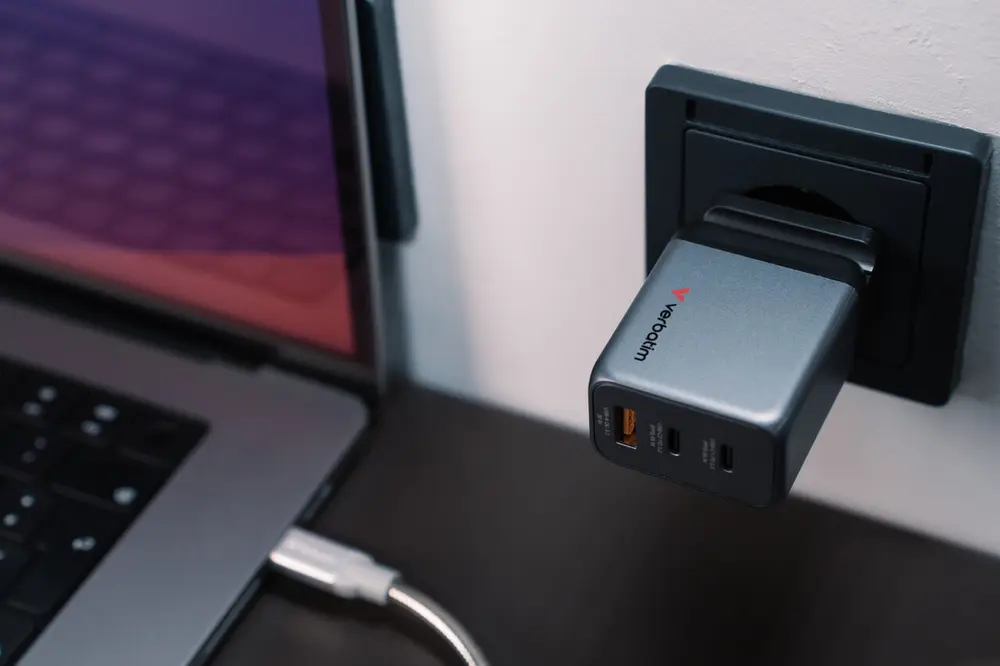 Verbatim wandoplader