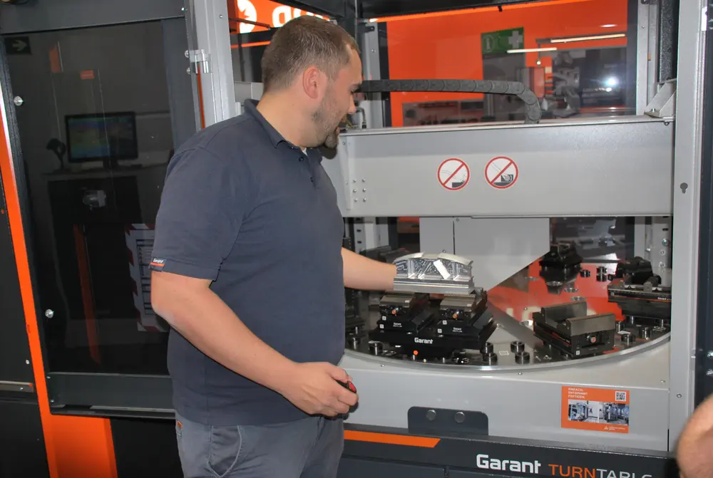 Aperçu de la machine GARANT Turntable en fonctionnement