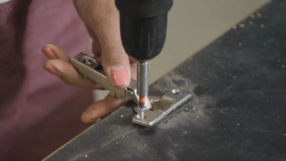 scharnieren vastschroeven 1