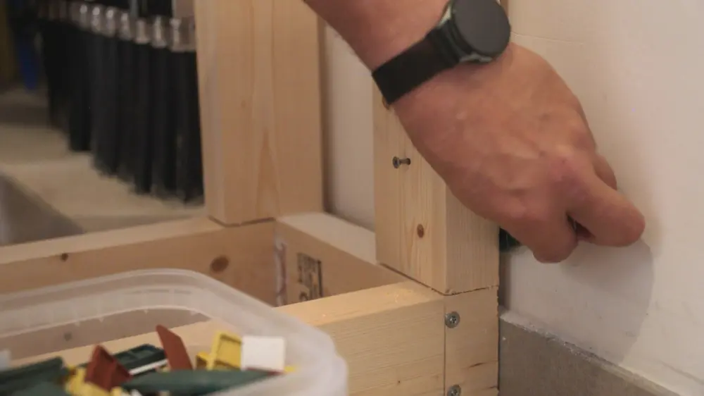 sokkel monteren muur 3