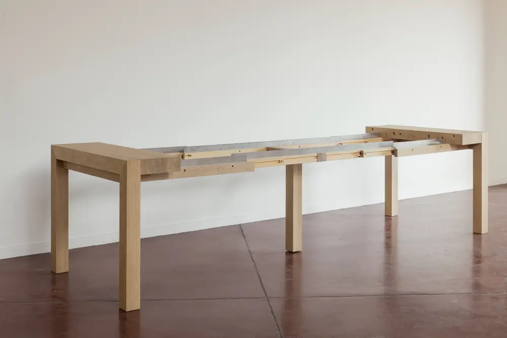 +4 Table Thomas More