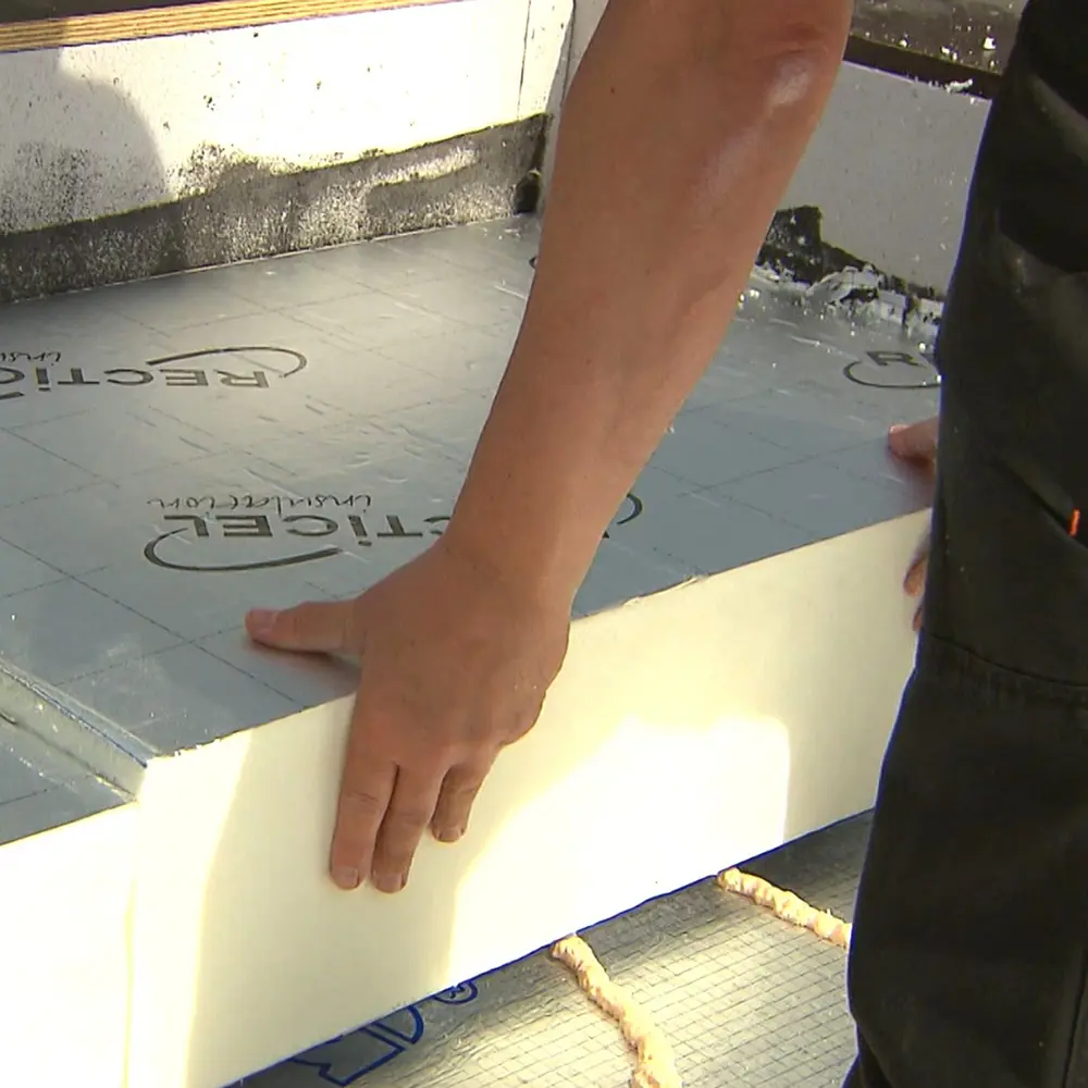 plat dak isoleren warm