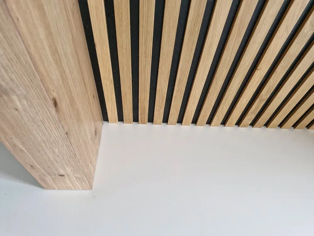 Ruimtelijk maatwerkmeubel als stijlvolle roomdivider