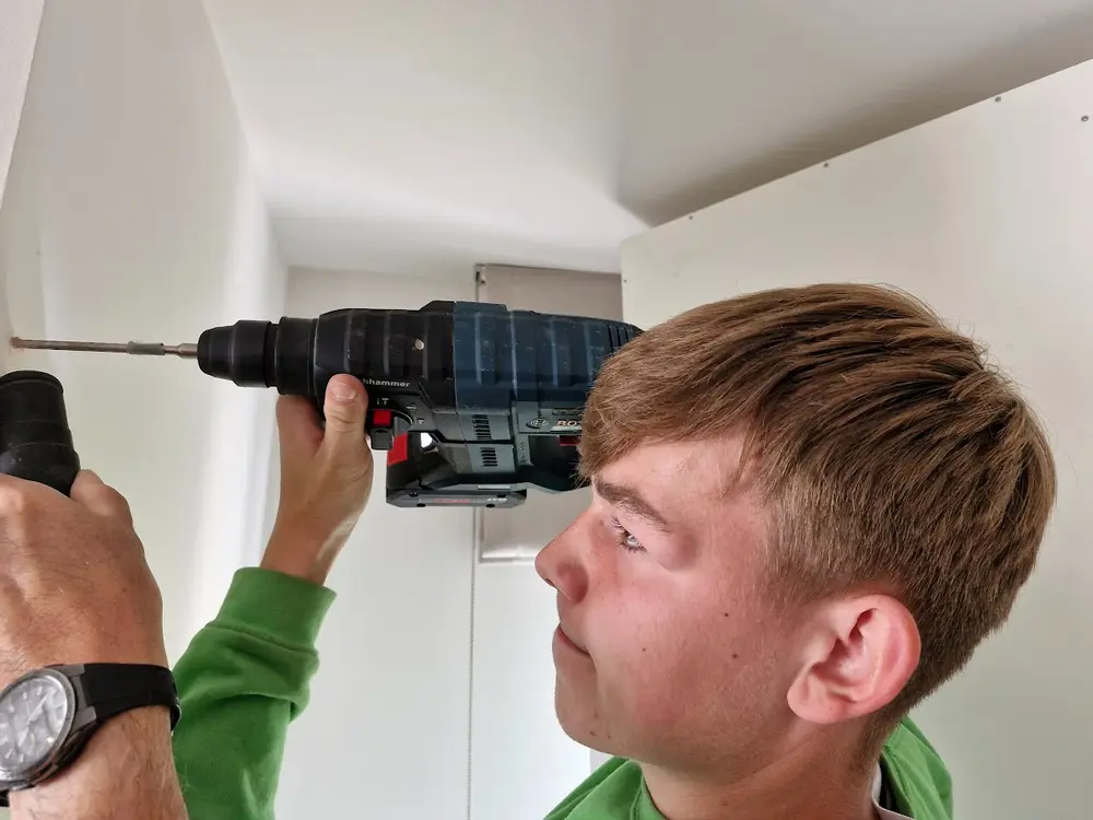 Ruimtelijk maatwerkmeubel als stijlvolle roomdivider