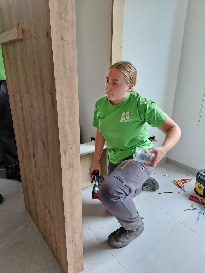 Ruimtelijk maatwerkmeubel als stijlvolle roomdivider