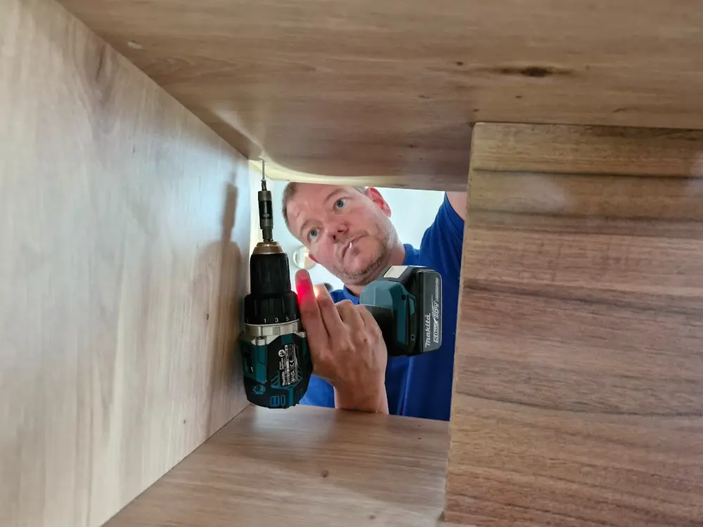 Ruimtelijk maatwerkmeubel als stijlvolle roomdivider