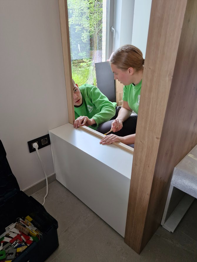 Ruimtelijk maatwerkmeubel als stijlvolle roomdivider