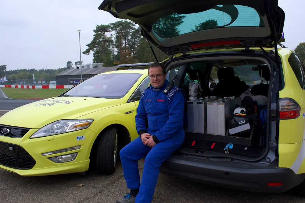 Michiel Boon in zijn medical car