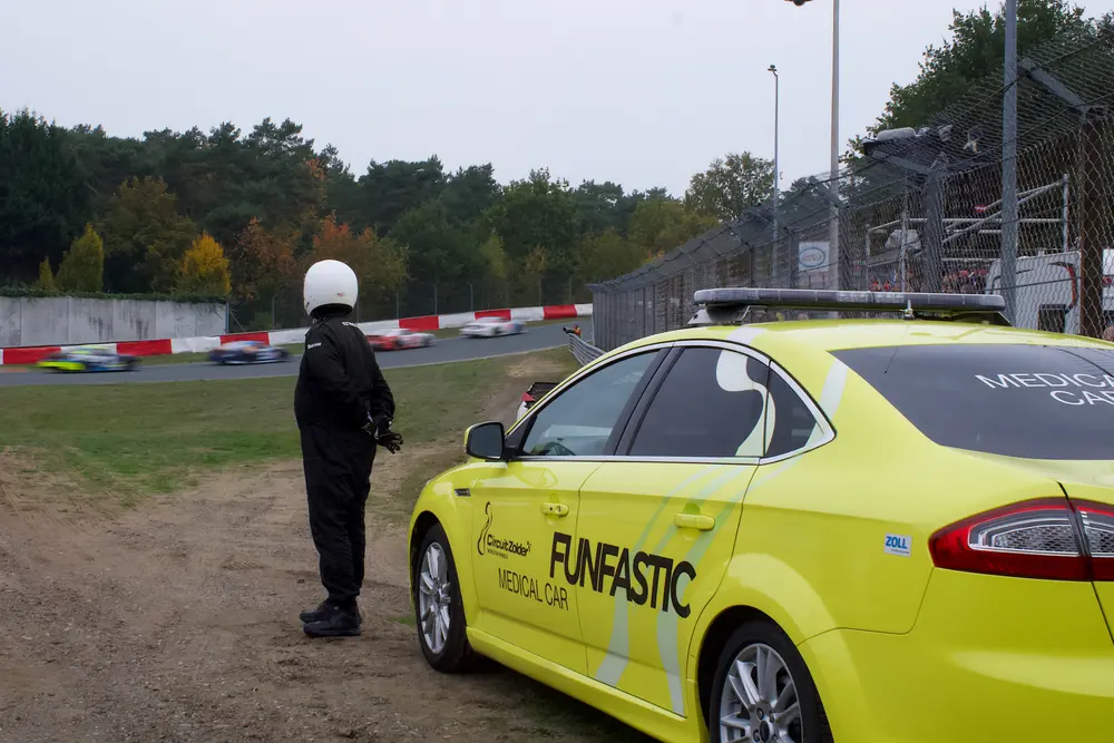 Medical Car langs het racecircuit