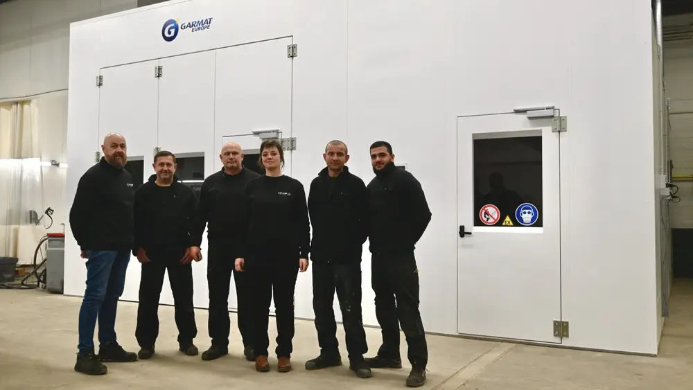 Ronny Vertongen en zijn teamleden zijn tevreden met de nieuwe carrosserie-uitrusting