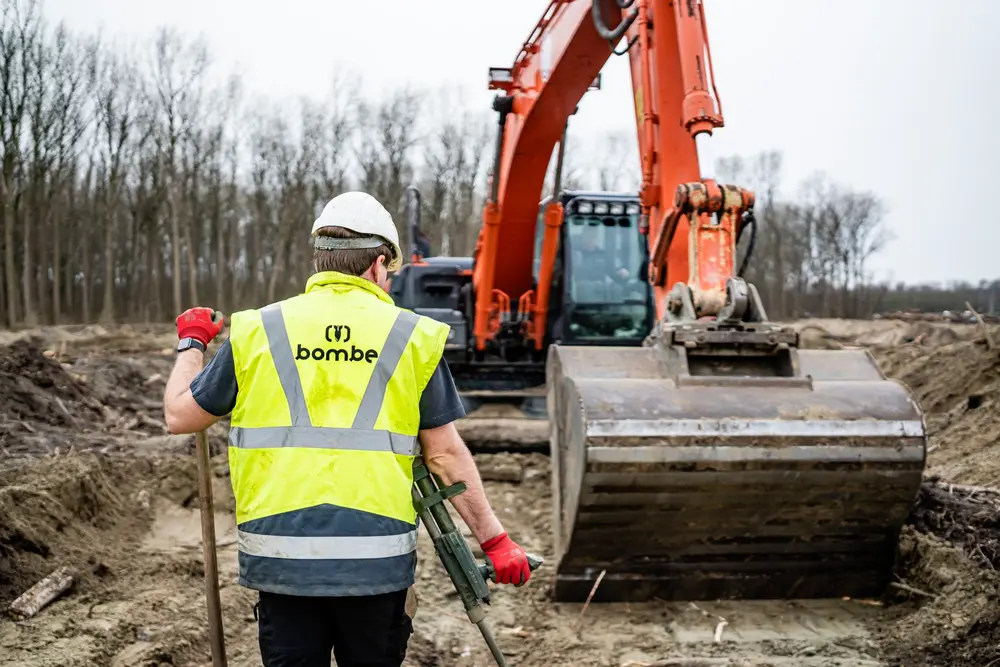 Bom.be bom op de werf