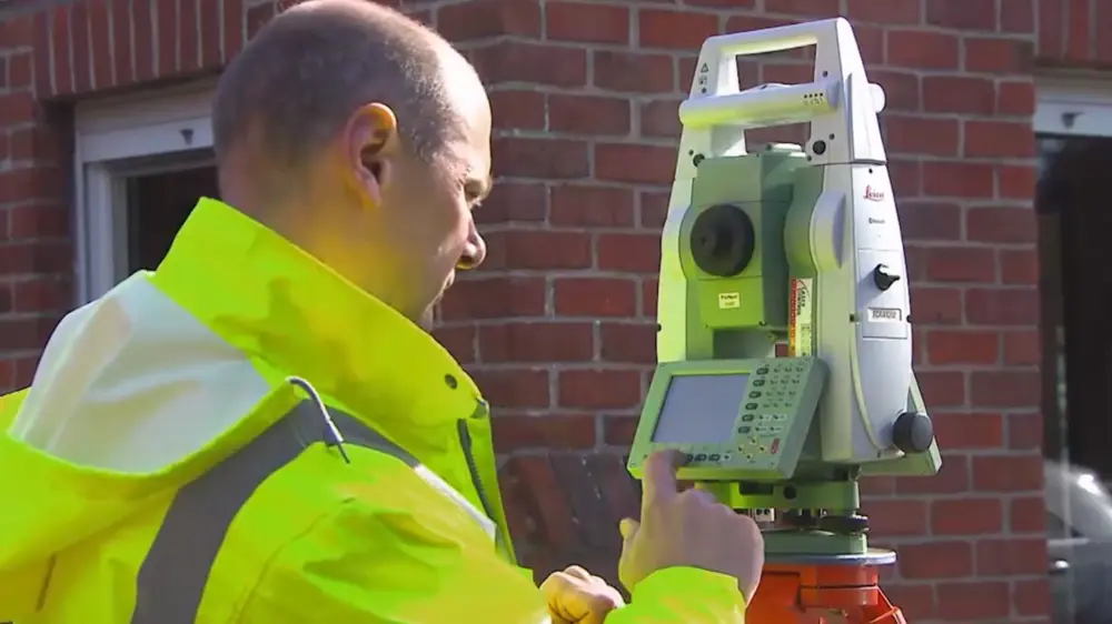 landmeter aan het werk