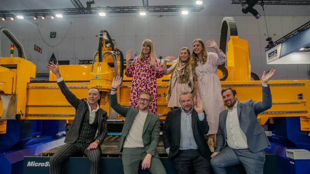 Het team van IndustrialFairs tijdens afgelopen Machineering in Brussel met (van rechts naar link) Alexander, Mario, Sven, Karl, Iris, Evelien en Eline.