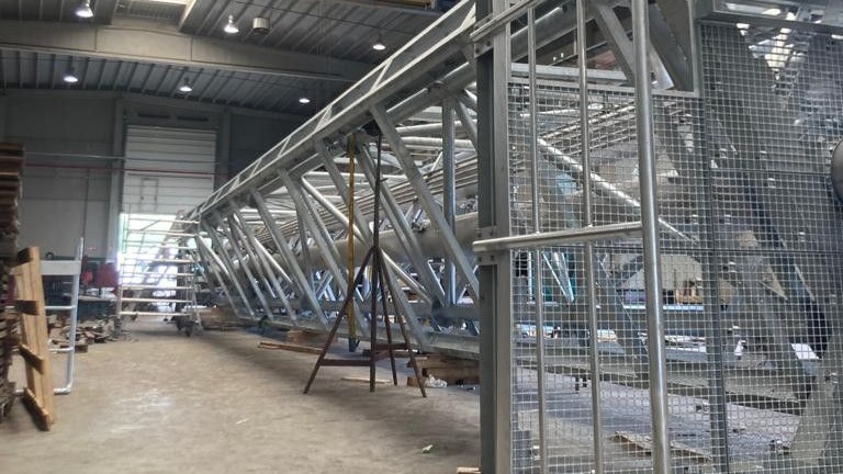 De pylonen dienen voor telecomoperatoren, lichtmasten en andere doeleinden