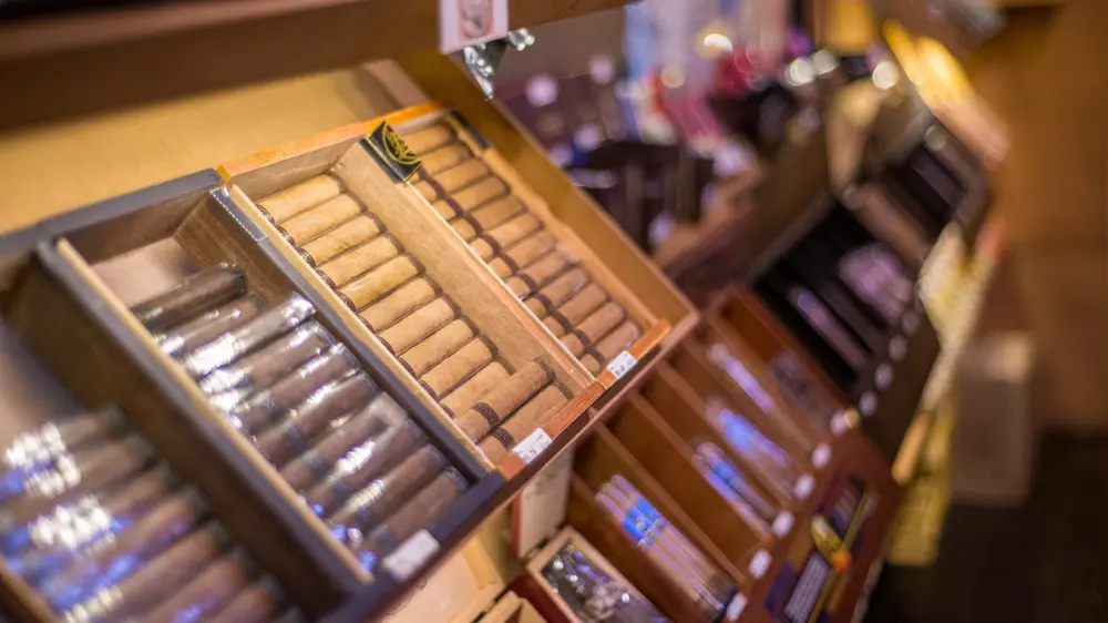 sigaren in de winkel