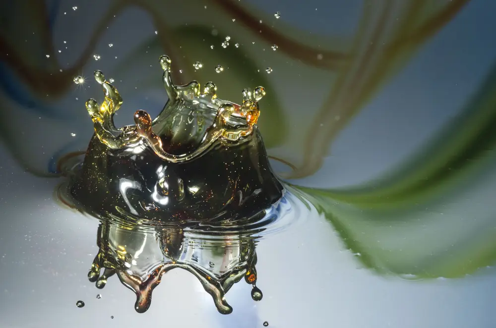 Duurzame brandstoffen zoals e-fuels en biobrandstoffen krijgen opnieuw een rol binnen het Europese CO₂-kader, als aanvulling op batterij-elektrische mobiliteit