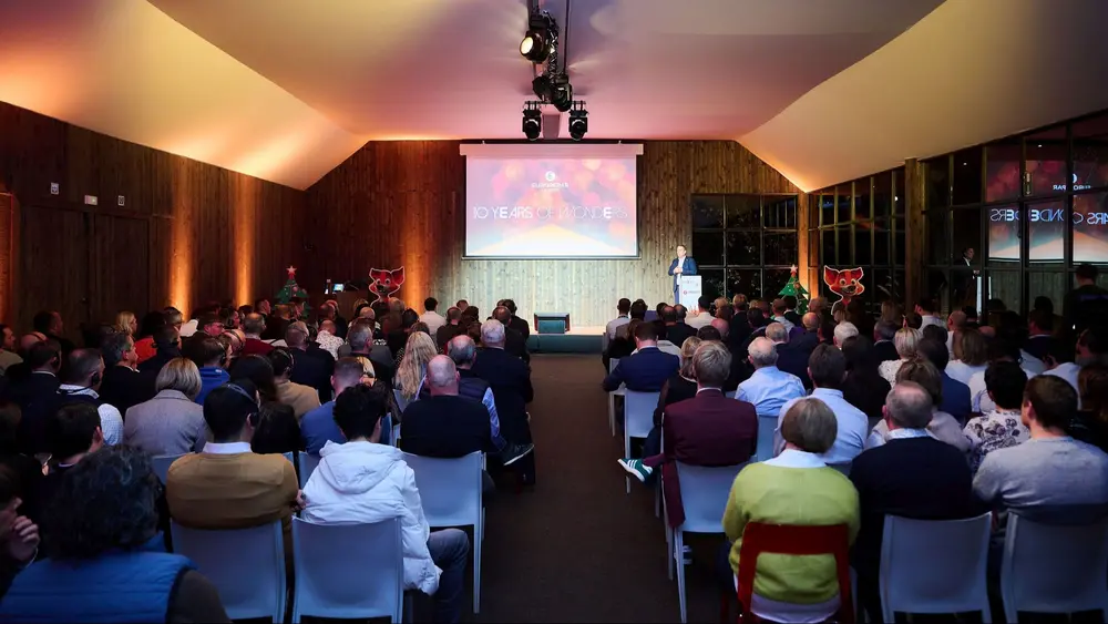 Jan Vanrijkelen, Parts Sales Manager Stellantis Belux, tijdens het jubileumevent “10 Years of Wonders” van EUROREPAR Car Service