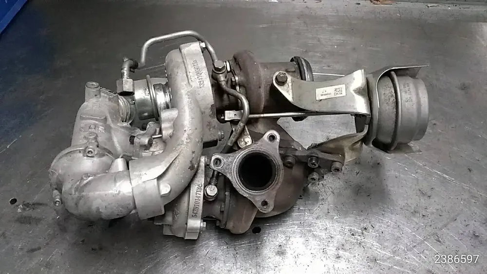 De betreffende bi-turbo, type 1104753