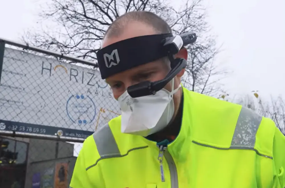 Verpleegkundige met 5G-bril