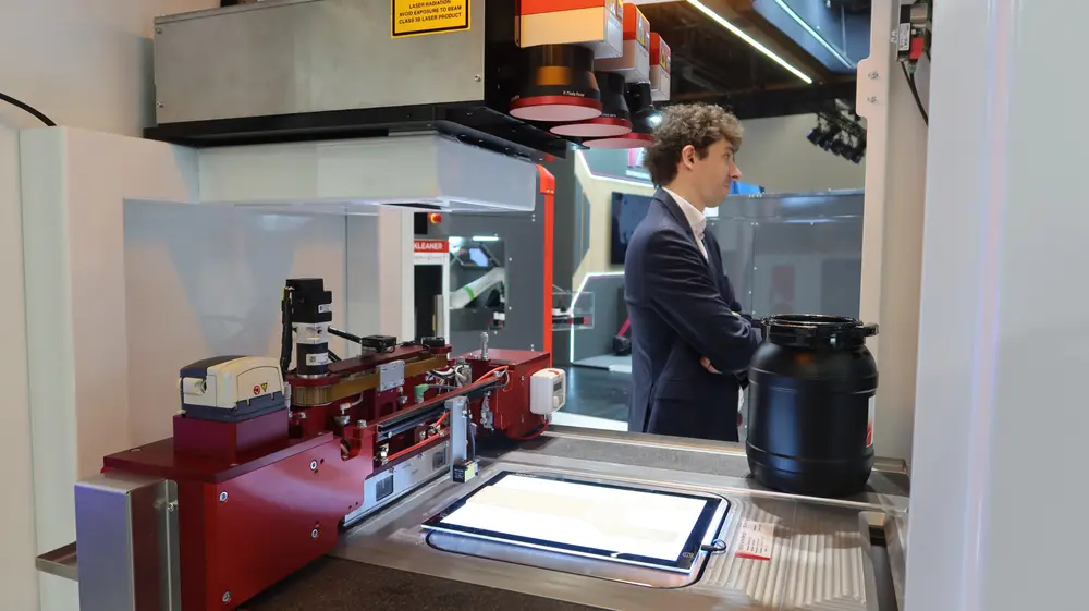 De industriële machines van het Franse 3DCeram hebben een machinebed van marmer voor de stabiliteit.