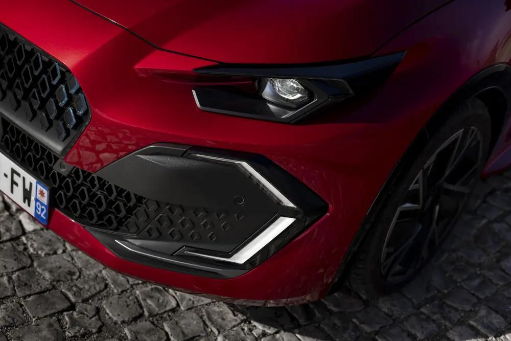 Rijtest Renault Clio E-Tech full hybrid 160 voorlichten