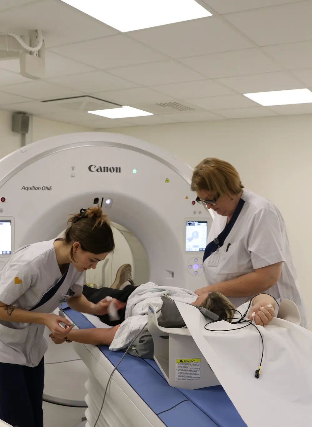CT-scanner Geel met patiënt