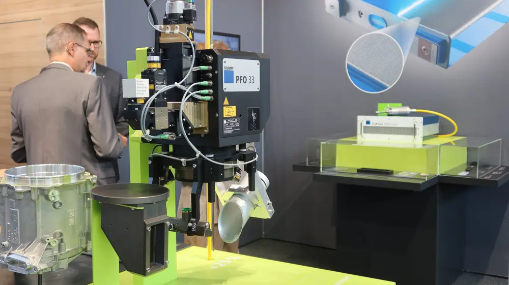 Trumpf zet de lasertechnologie in om de te lassen delen te reinigen en te ontdoen van olie en vet. Deze technologie is met name geschikt voor serieproductie vanwege de hoge investeringen en opstartkosten. 