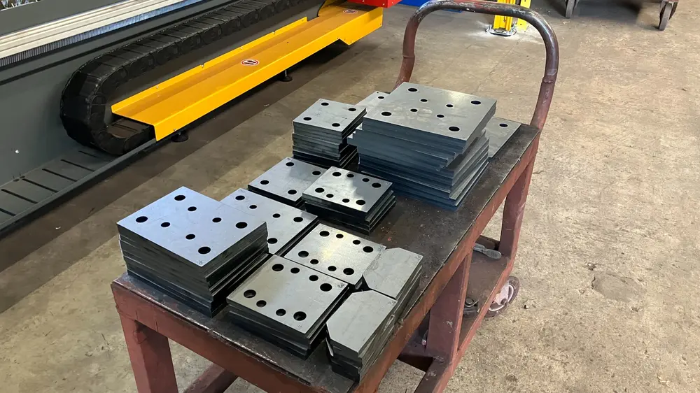 Zonder de buigbewerkingen kan het product in één snijgang volledig worden uitgewerkt, inclusief alle gaten en uitsparingen die vroeger werden geponst. Dankzij het braamloze resultaat is nabewerking overbodig.