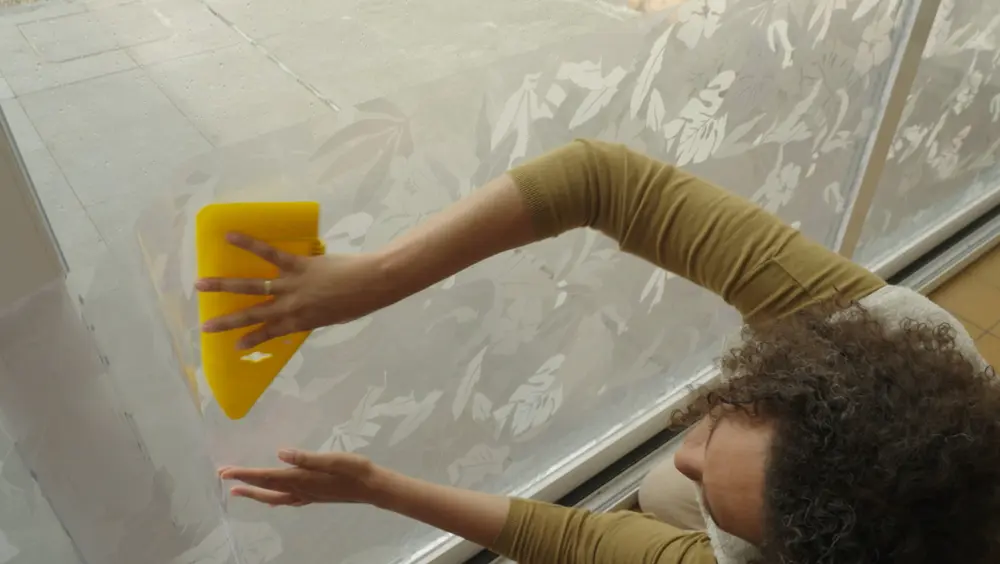 de folie aanbrengen spatel