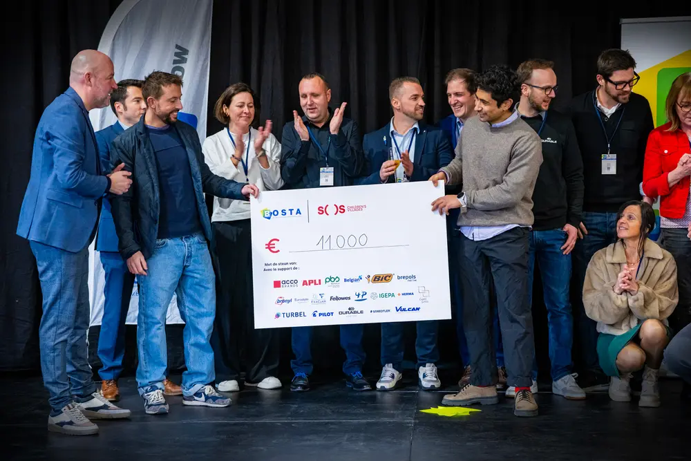 overhandiging cheque SOS Kinderdorpen