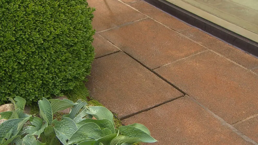 beeldje van betontegel