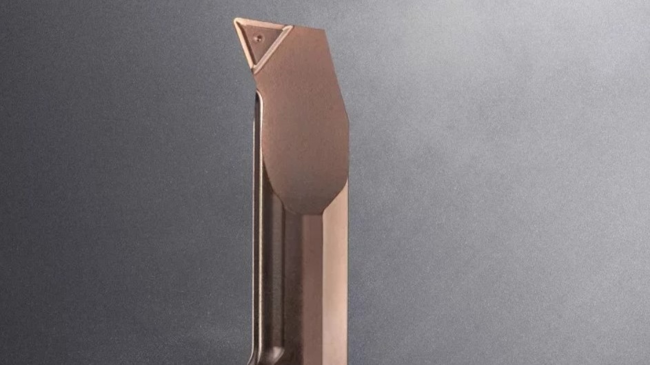 Op de EMO 2025 heeft Paul Horn de nieuwe Supermini type 105 en de nieuwe Mini met I-geometrie geïntroduceerd. Dit zijn universele gereedschappen voor inwendig bewerken van kleine boorgaten. Dankzij de speciale geometrie worden de spanen gebroken. Paul Horn is er bij dit gereedschap in geslaagd deze spaanbreekgeometrie te sinteren en hoeft dus niet naar lasertechnologie te grijpen.