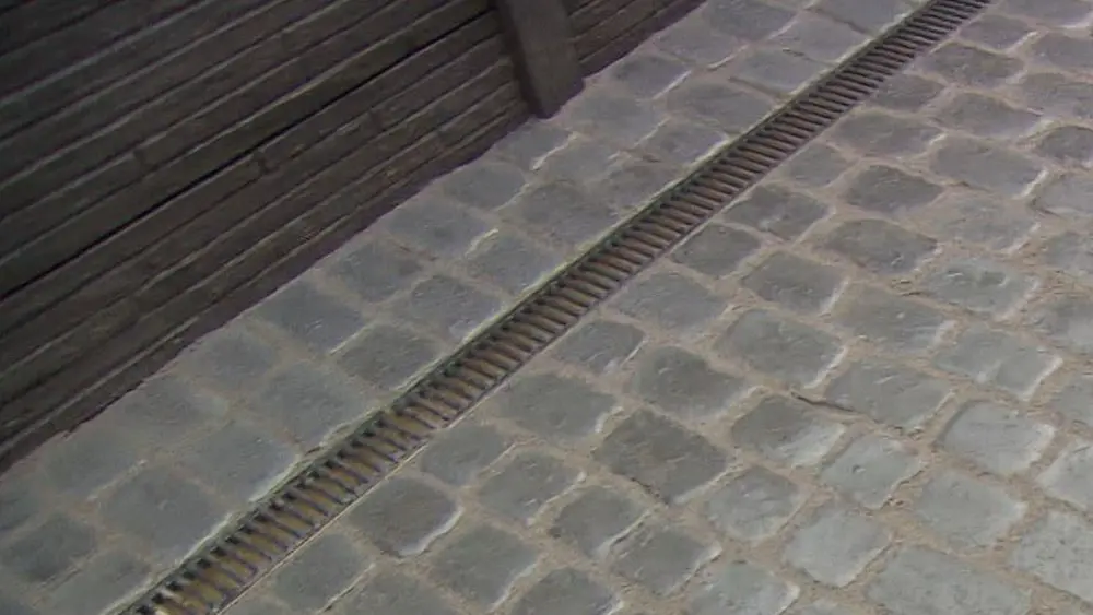 afvoergoot bij een oprit