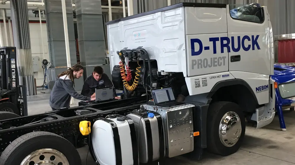 leerlingen aan het werk