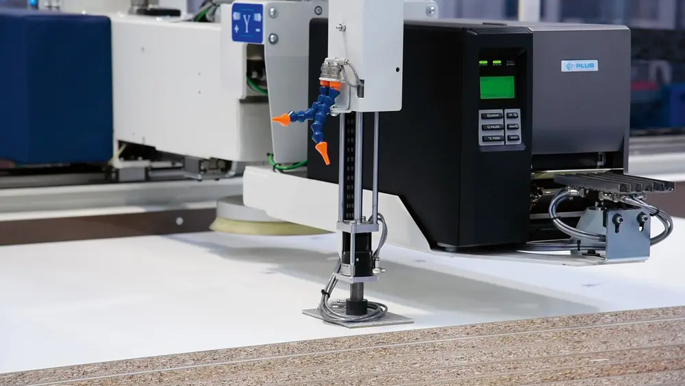 Labelprinter aan de laadtafel