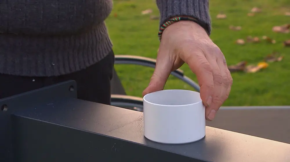 afvoerpunt onderaan de paal