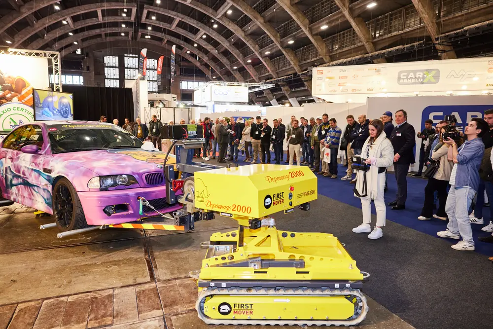 Depannage krijgt extra aandacht met livedemonstraties op de beursvloer, waar innovatieve interventie- en verplaatsingssystemen in realistische omstandigheden worden voorgesteld