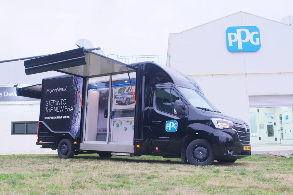 Met de MoonVan brengt PPG zijn bekroonde Moonwalk®-systeem naar AutoTechnica, een automatisch verfmengsysteem dat het lakproces digitaliseert en een nauwkeurigheid tot 0,01 g garandeert