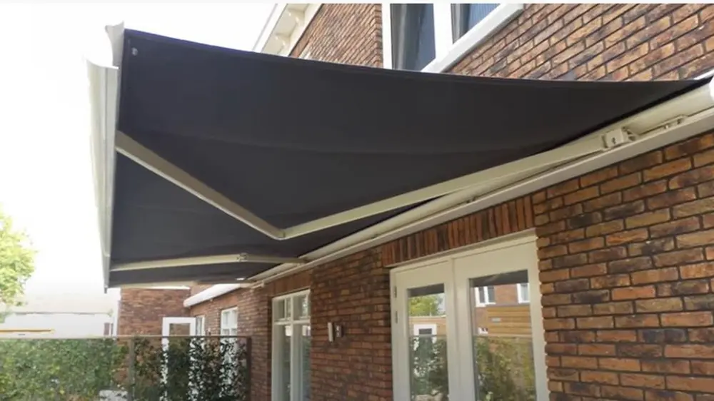 zonneluifek knikarmscherm