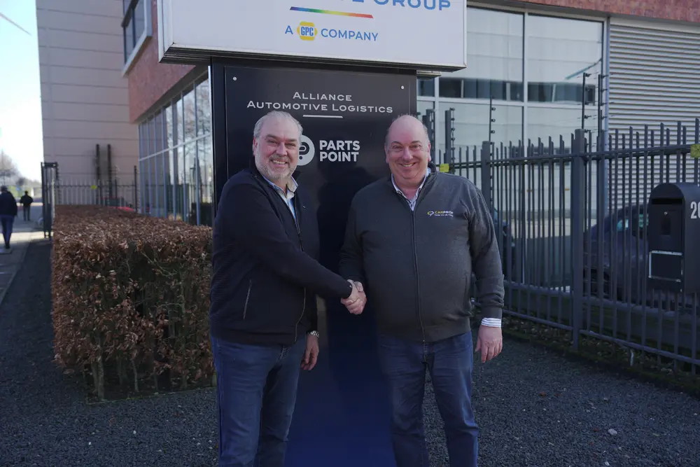 Stephane Dewaele (rechts), nieuwe formule accountmanager België bij Alliance Automotive Group Benelux, samen met Harold van Gestel