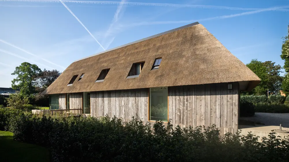 Gevelbekleding in verweerd barnwood