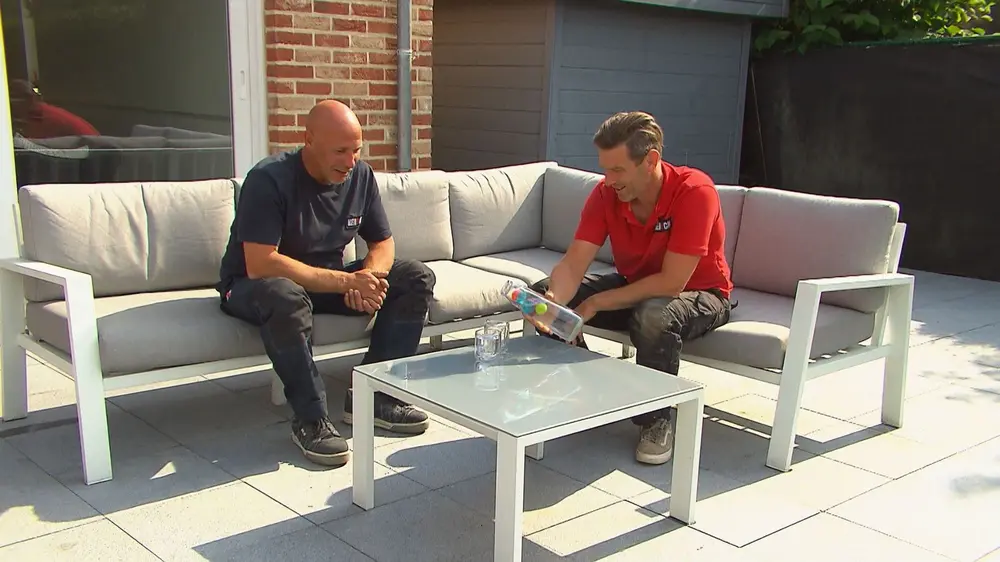 rogers aan een loungeset