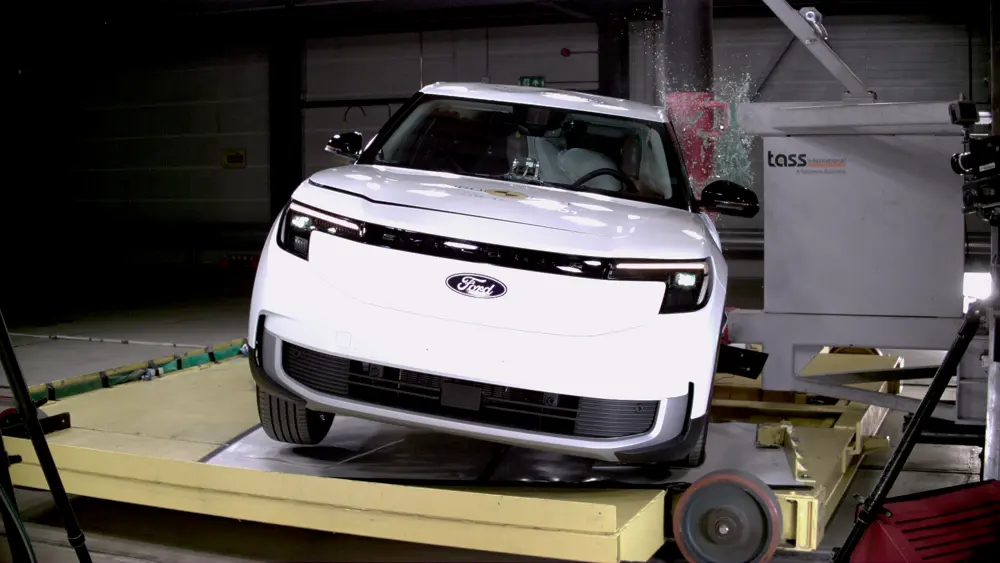 Ford ontwikkelt nieuwe centrale zijairbag3